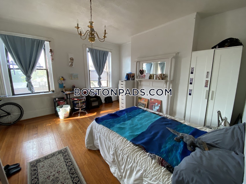 BOSTON - FORT HILL - 4 Beds, 1 Bath - Image 4