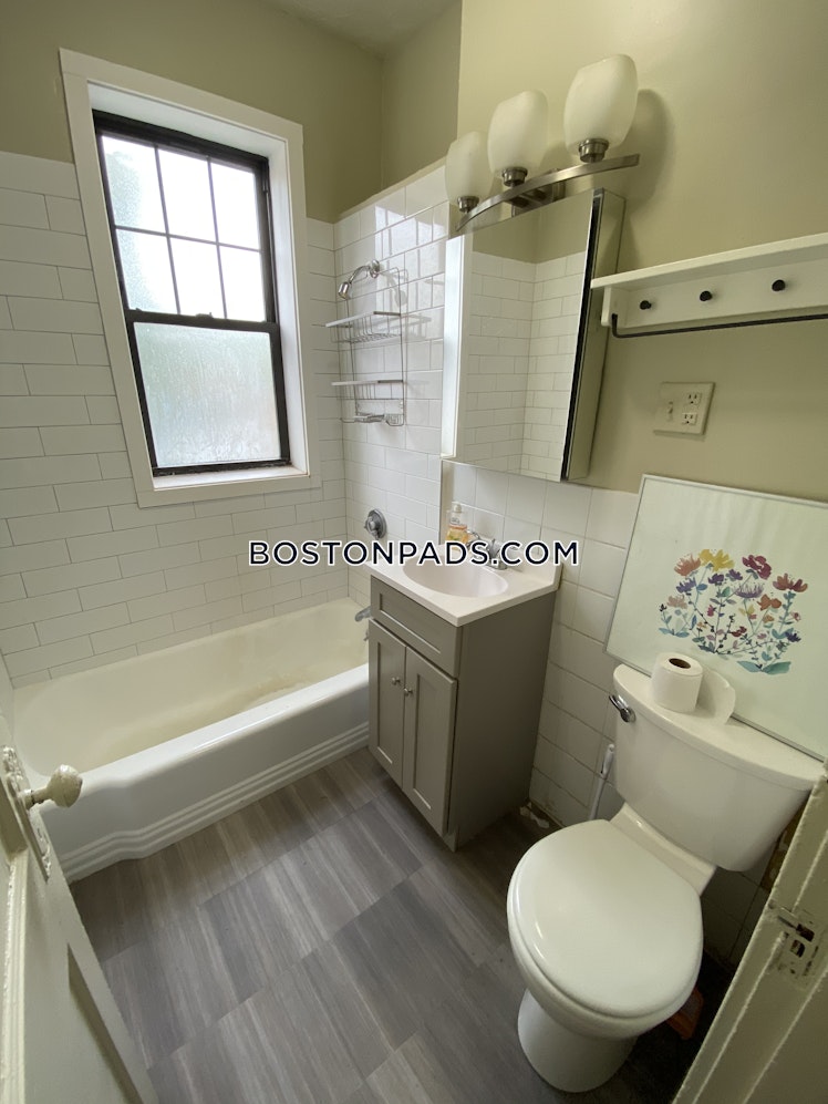 Commonwealth Ave., Boston