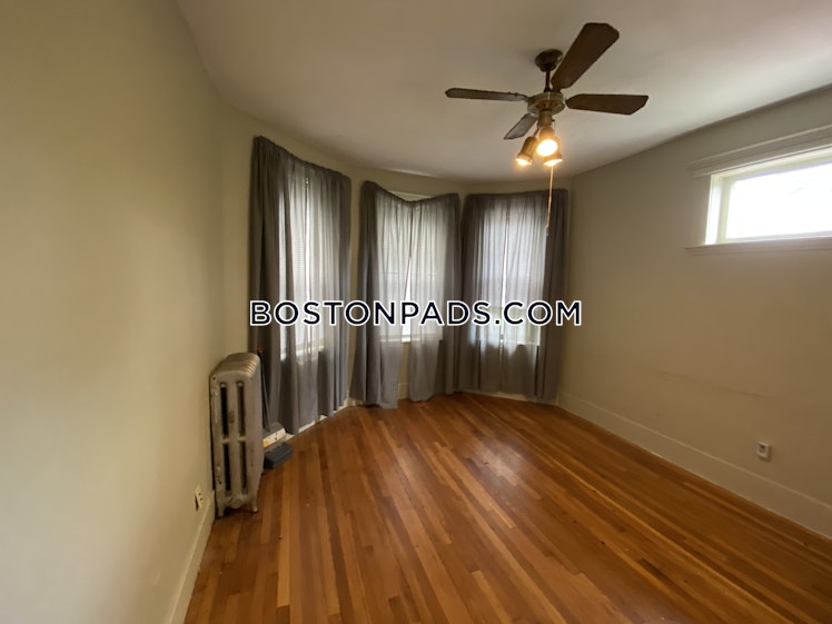 Commonwealth Ave., Boston