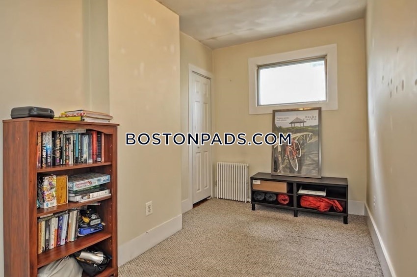 MEDFORD - TUFTS - 3 Beds, 1 Bath - Image 7