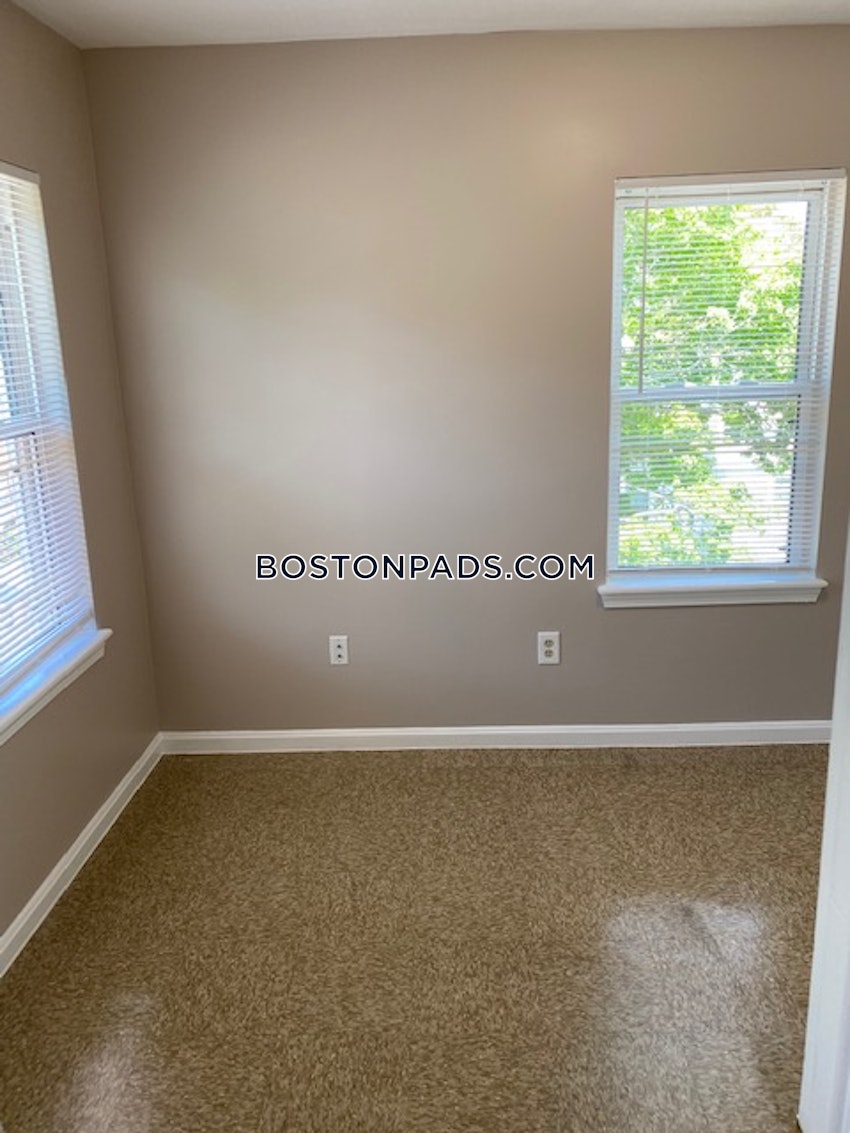 BOSTON - HYDE PARK - 4 Beds, 1 Bath - Image 16