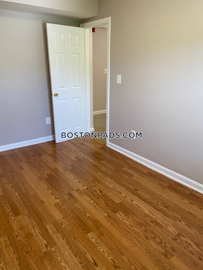 BOSTON - HYDE PARK - 4 Beds, 1 Bath - Image 6