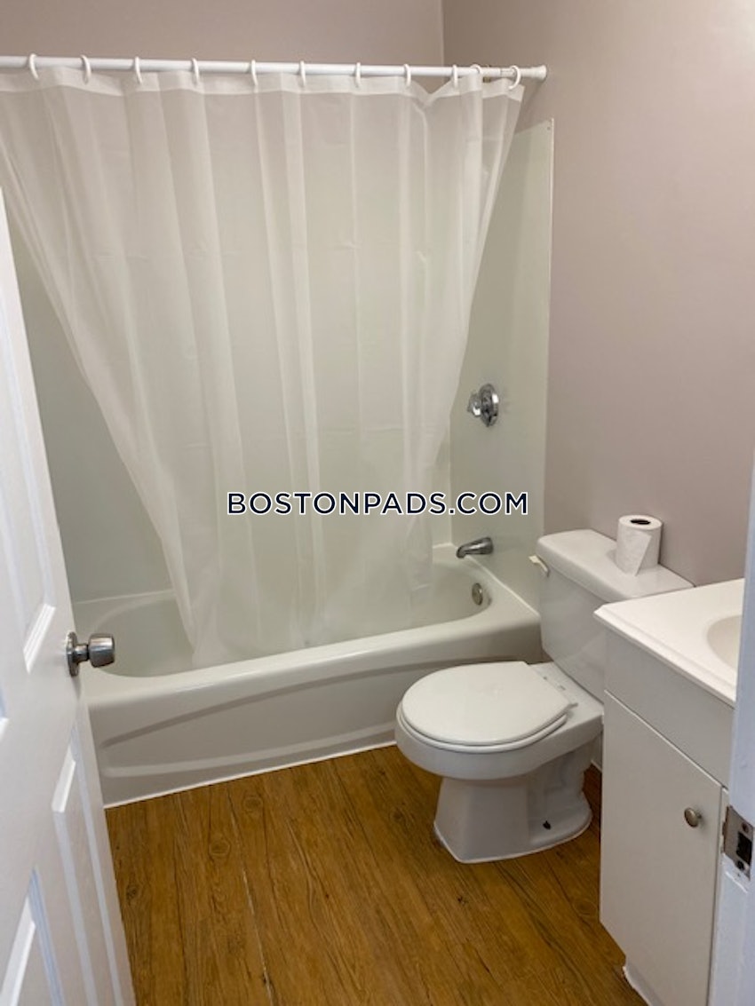 BOSTON - HYDE PARK - 4 Beds, 1 Bath - Image 26