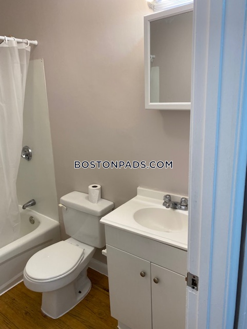 BOSTON - HYDE PARK - 4 Beds, 1 Bath - Image 25