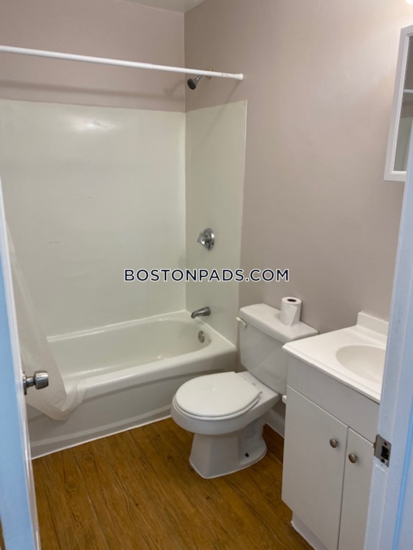 BOSTON - HYDE PARK - 4 Beds, 1 Bath - Image 24