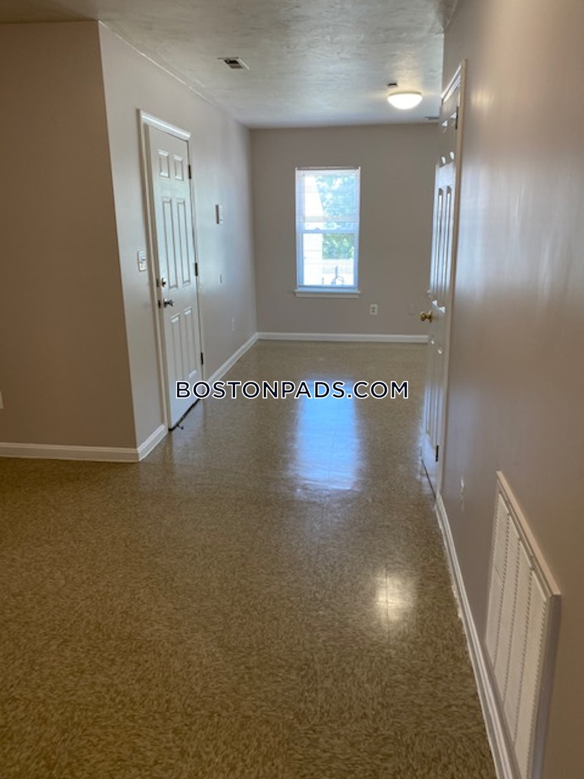 BOSTON - HYDE PARK - 4 Beds, 1 Bath - Image 2