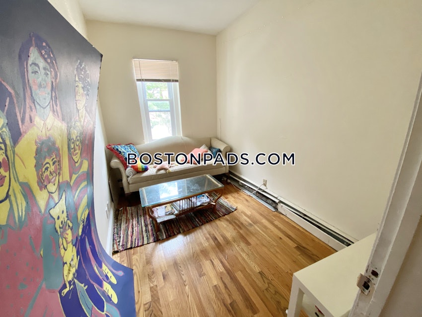 BOSTON - FORT HILL - 4 Beds, 1 Bath - Image 32