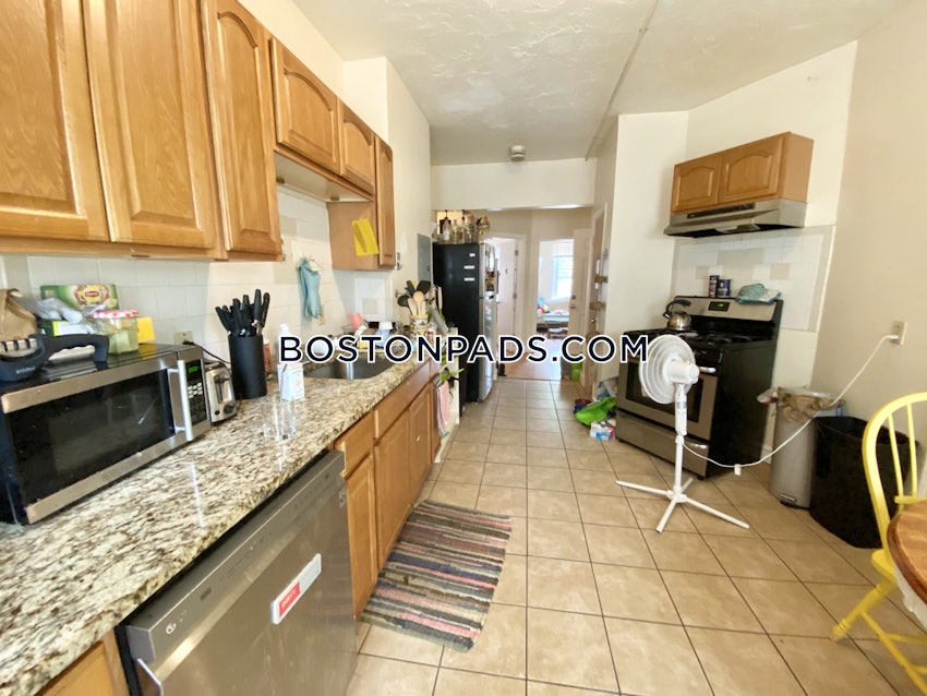 BOSTON - FORT HILL - 4 Beds, 1 Bath - Image 3