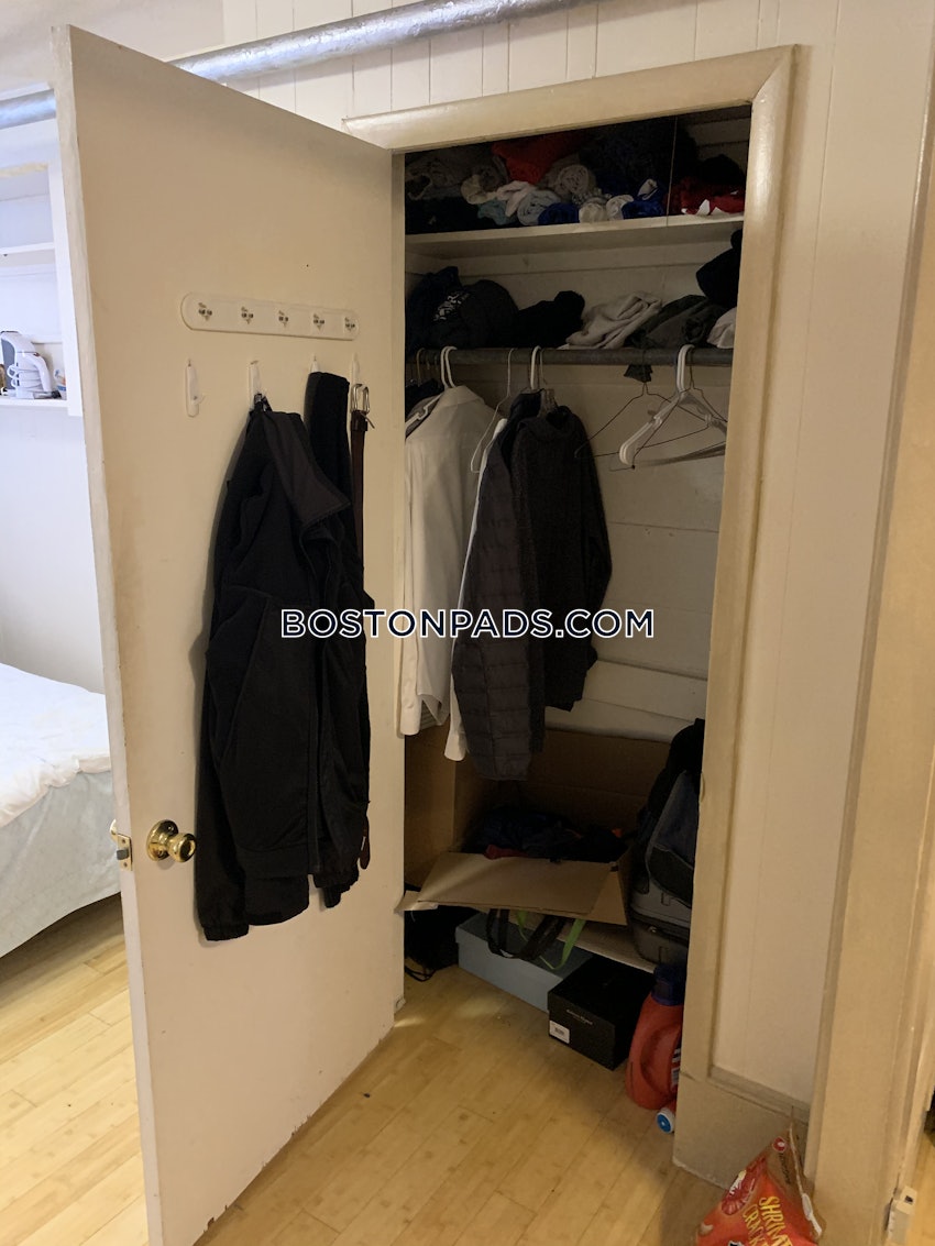 BOSTON - BAY VILLAGE - 1 Bed, 1 Bath - Image 3