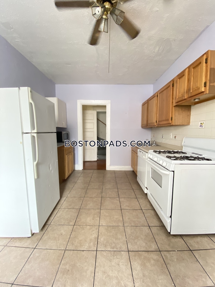 BROOKLINE- BOSTON UNIVERSITY - 4 Beds, 1 Bath - Image 16