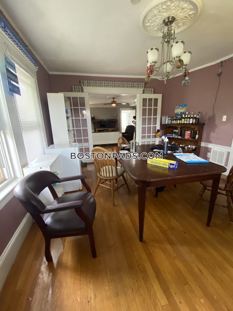 Commonwealth Ave. Newton photo 24