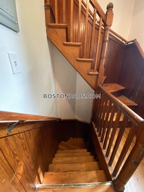 Commonwealth Ave. Newton photo 8