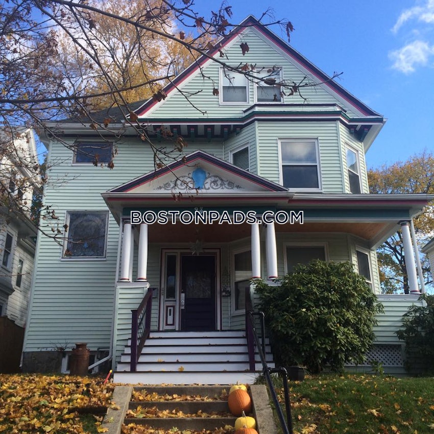 BOSTON - ROSLINDALE - 4 Beds, 1 Bath - Image 4