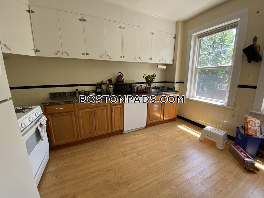 BROOKLINE- BOSTON UNIVERSITY - 3 Beds, 1 Bath - Image 15