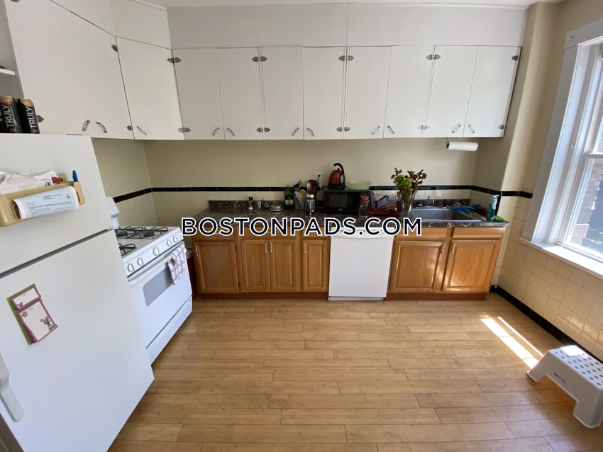 BROOKLINE- BOSTON UNIVERSITY - 3 Beds, 1 Bath - Image 2