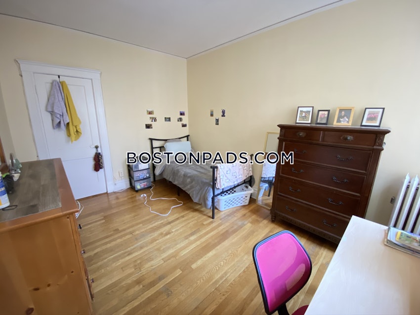 BROOKLINE- BOSTON UNIVERSITY - 3 Beds, 1 Bath - Image 9