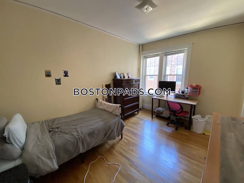 BROOKLINE- BOSTON UNIVERSITY - 3 Beds, 1 Bath - Image 13