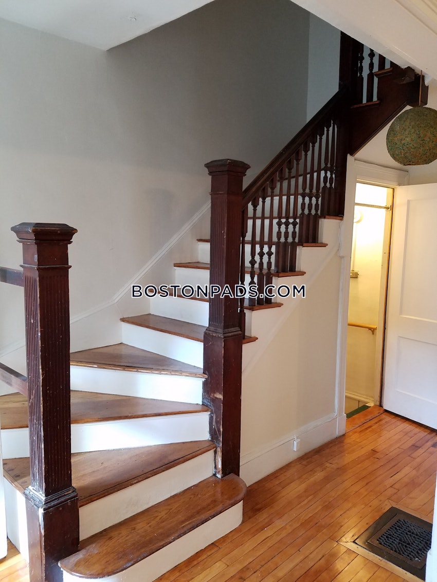 BOSTON - ALLSTON - 5 Beds, 2 Baths - Image 16