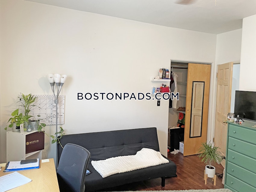 BOSTON - ALLSTON - 6 Beds, 2 Baths - Image 5