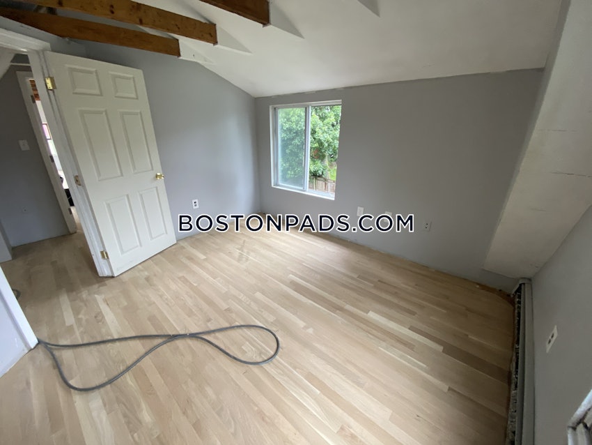 REVERE - 5 Beds, 1 Bath - Image 14