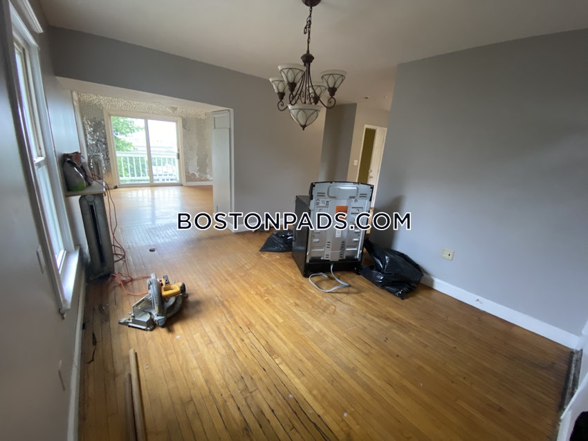 REVERE - 5 Beds, 1 Bath - Image 2