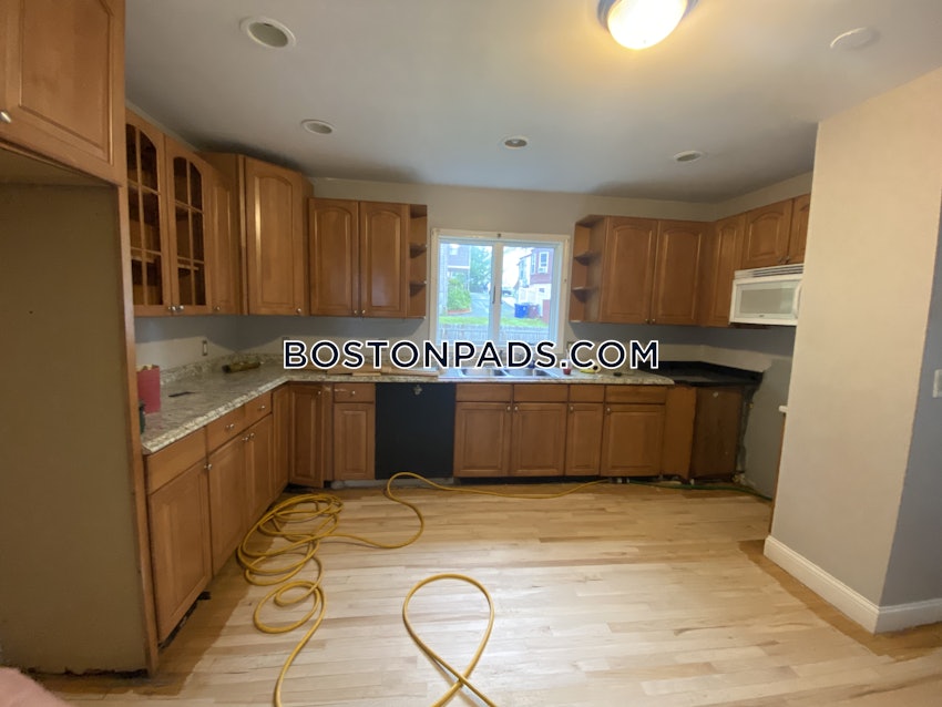 REVERE - 5 Beds, 1 Bath - Image 3