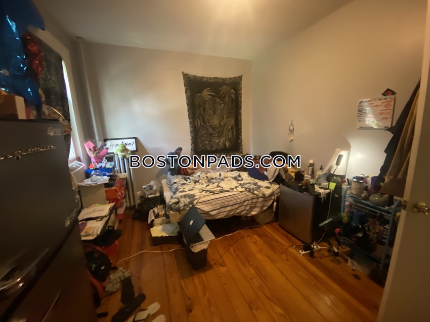 BOSTON - MISSION HILL - 4 Beds, 1 Bath - Image 8