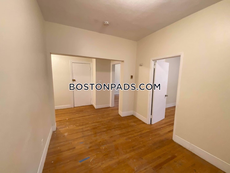 Commonwealth Ave., Boston