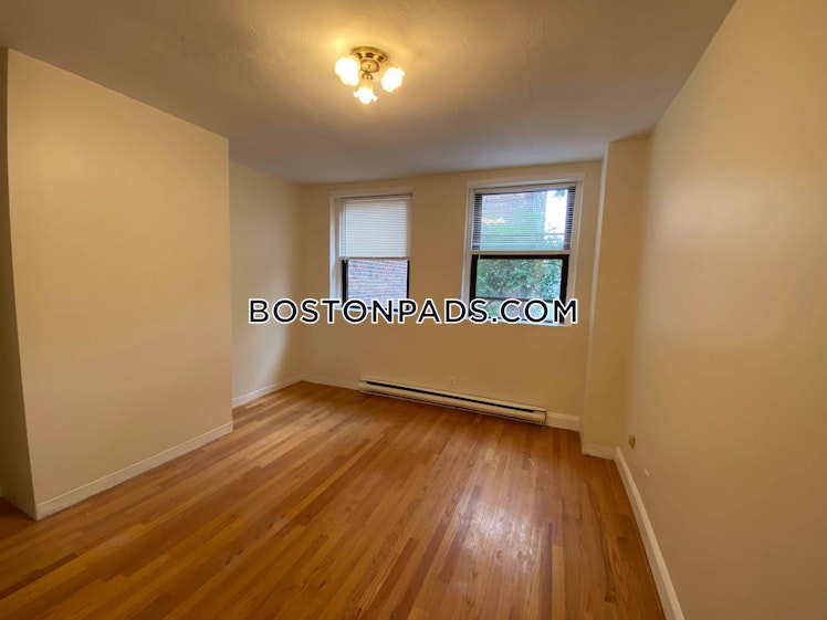 Commonwealth Ave., Boston