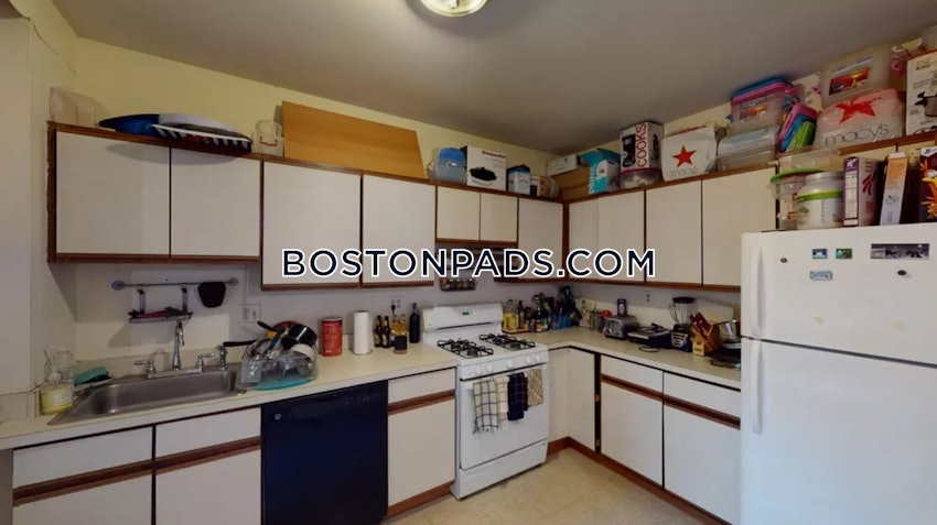 BOSTON - ALLSTON/BRIGHTON BORDER - 3 Beds, 1.5 Baths - Image 2