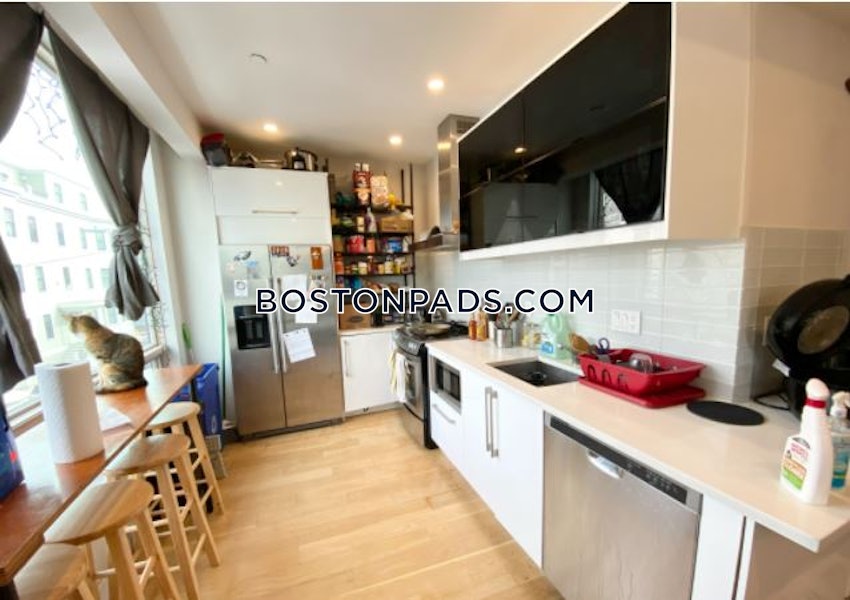 BOSTON - DORCHESTER/SOUTH BOSTON BORDER - 4 Beds, 2 Baths - Image 3