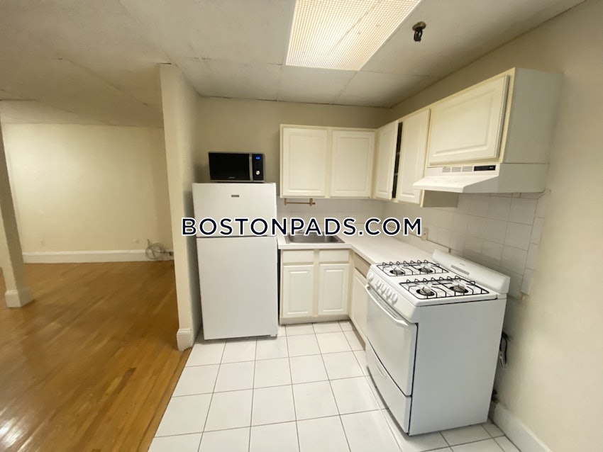 BOSTON - BACK BAY - 2 Beds, 1 Bath - Image 4