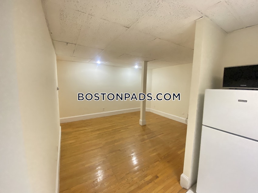 BOSTON - BACK BAY - 2 Beds, 1 Bath - Image 9