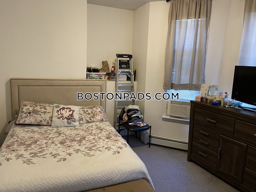 BOSTON - BRIGHTON - OAK SQUARE - 3 Beds, 1 Bath - Image 8