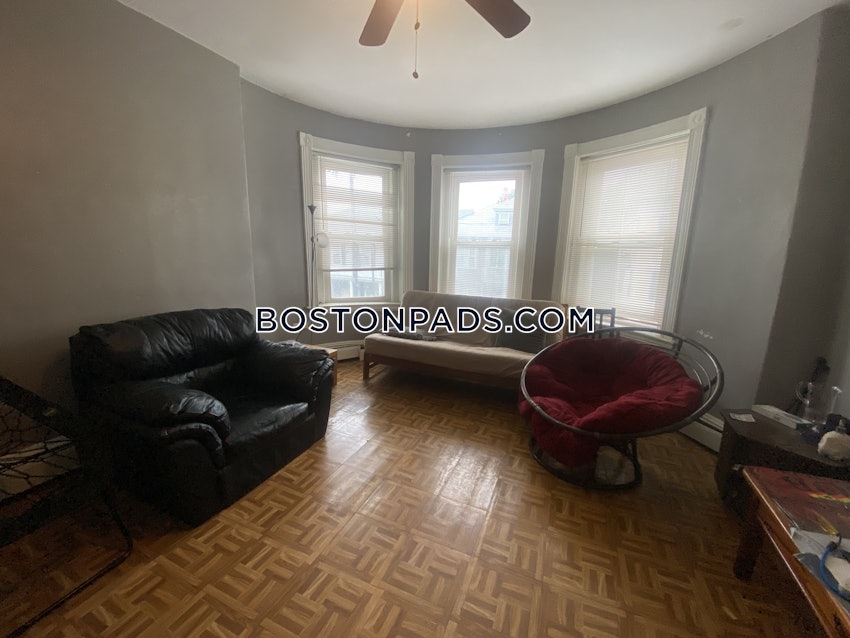 BOSTON - MISSION HILL - 4 Beds, 1 Bath - Image 10