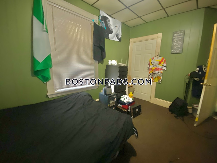 BOSTON - MISSION HILL - 4 Beds, 1 Bath - Image 4