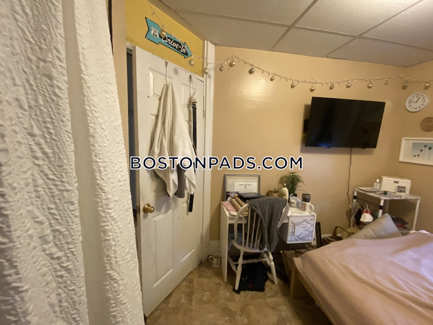 BOSTON - MISSION HILL - 4 Beds, 1 Bath - Image 11