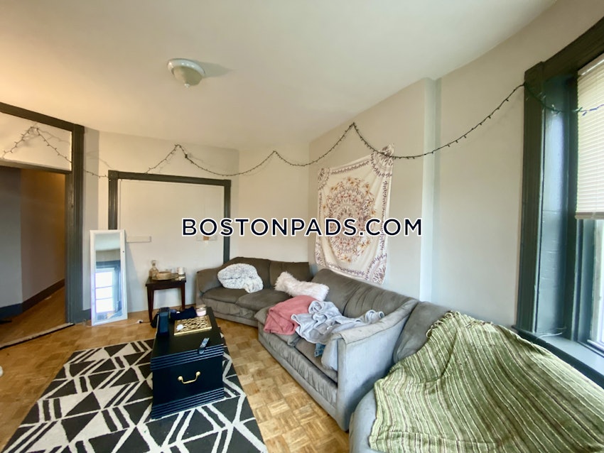 BOSTON - MISSION HILL - 4 Beds, 1 Bath - Image 9