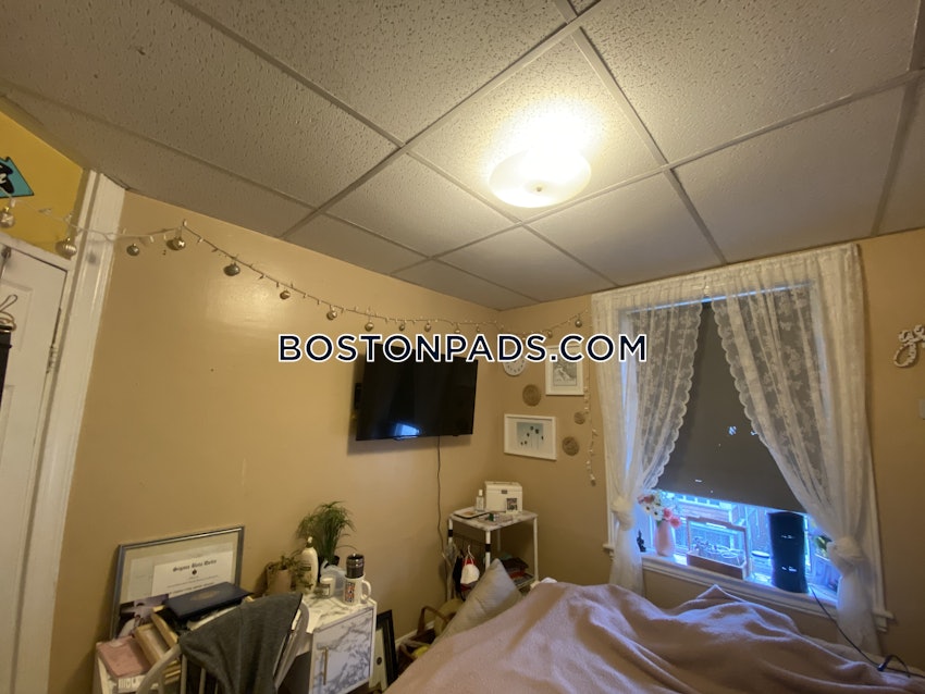 BOSTON - MISSION HILL - 4 Beds, 1 Bath - Image 7