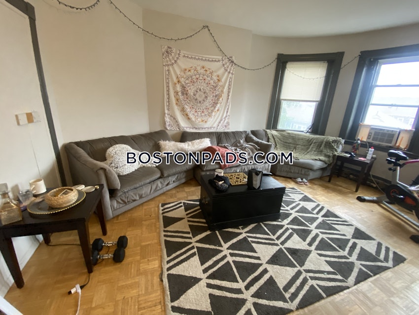 BOSTON - MISSION HILL - 4 Beds, 1 Bath - Image 1