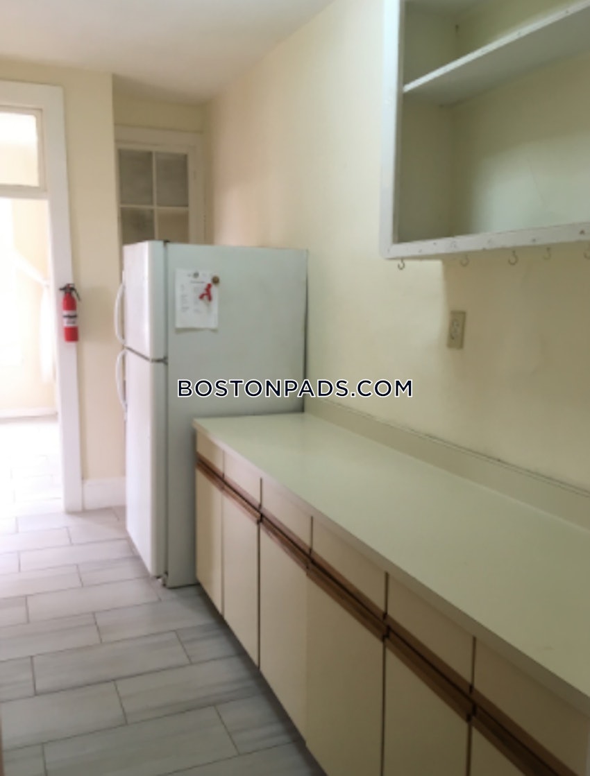 BOSTON - ALLSTON - 5 Beds, 2 Baths - Image 7