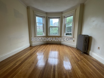 Fenway/kenmore Recently Renovated 1 Bed 1 bath available NOW on Queensberry St in Fenway!  Boston - $2,925