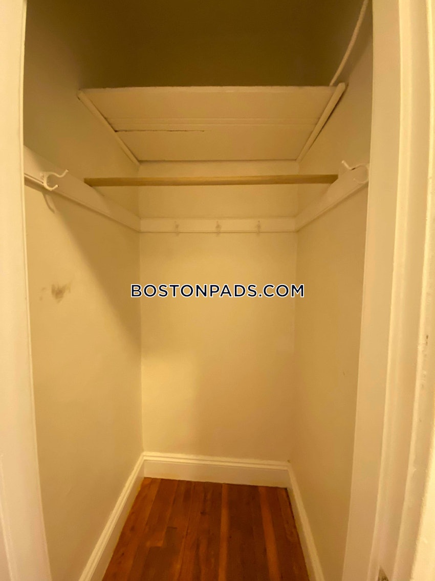 BROOKLINE- WASHINGTON SQUARE - 4 Beds, 2 Baths - Image 19