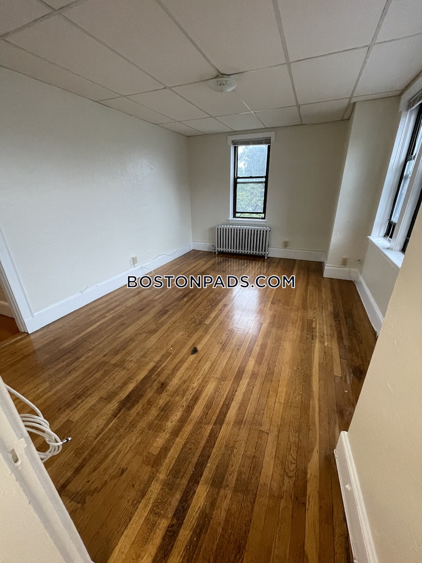 MEDFORD - MEDFORD SQUARE - 1 Bed, 1 Bath - Image 4