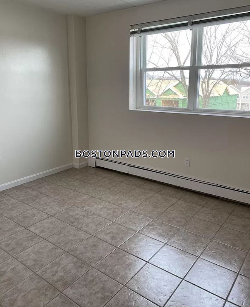 WOBURN - 2 Beds, 1 Bath - Image 6