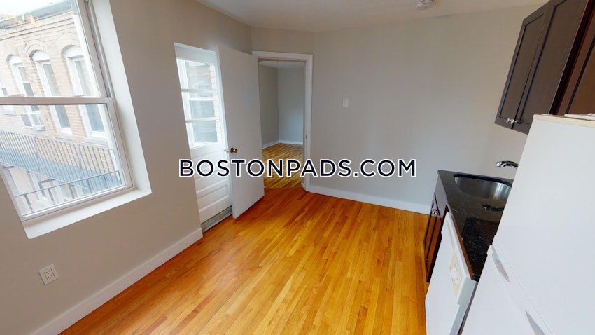 BOSTON - NORTH END - 3 Beds, 1 Bath - Image 2