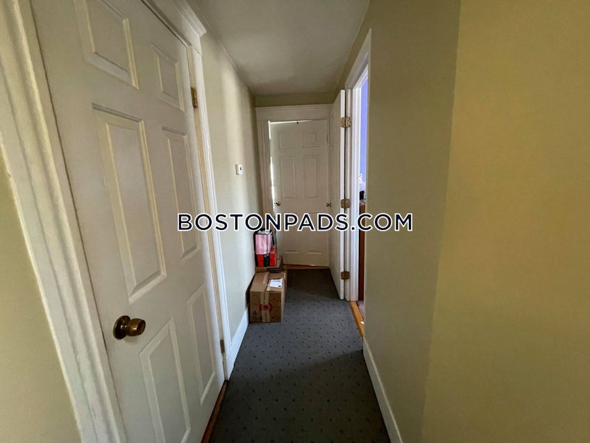 MEDFORD - TUFTS - 5 Beds, 2 Baths - Image 15