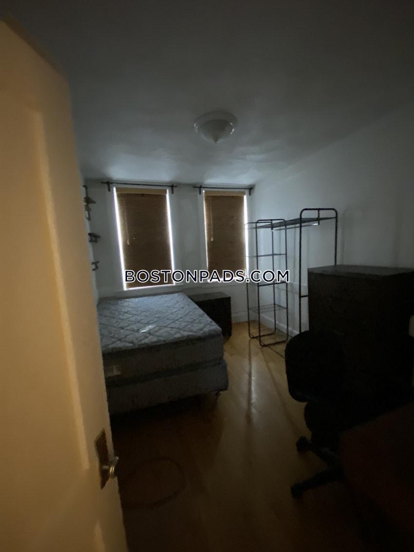 BOSTON - NORTH END - 3 Beds, 1 Bath - Image 9