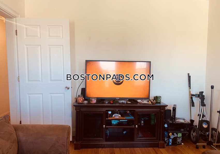 BOSTON - DORCHESTER/SOUTH BOSTON BORDER - 3 Beds, 1 Bath - Image 4