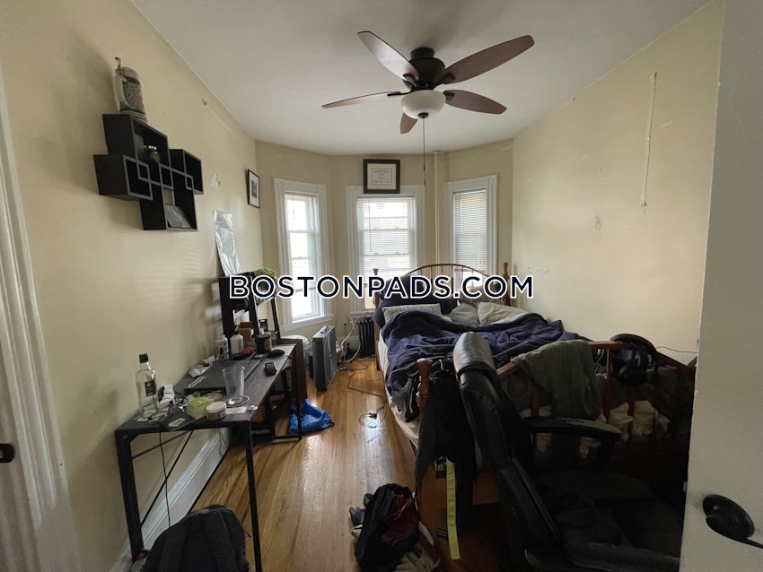 SOMERVILLE - DAVIS SQUARE - 4 Beds, 2 Baths - Image 15